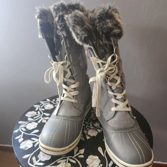 Winter boots size 9 - Picture 2 of 6
